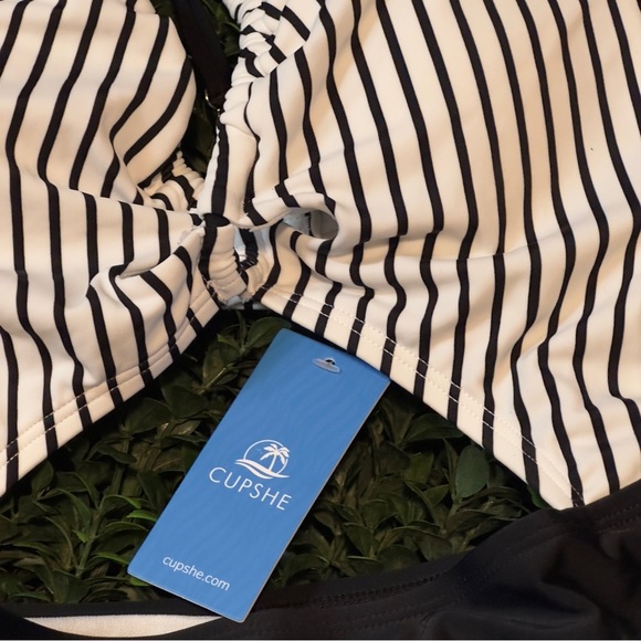 Cupshe Striped and Leaf Print One Piece Swimsuit - Picture 5 of 6